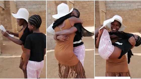 Overjoyed mother dances openly and lifts up her daughter who made 4 distinctions in school, video goes viral