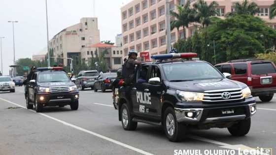 BREAKING: IPOB members storm court for Nnamdi Kanu’s trial, police react