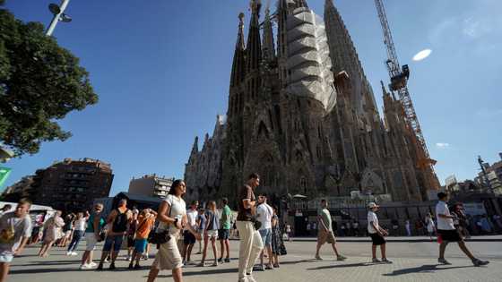 Spain hosts record number of summer tourists