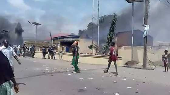 Yanzu-yanzu: An sake ƙona wani ofishin 'yan sanda a Legas (Bidiyo da hoto)