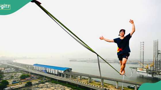 “He wants to break new global record”: Man walks on rope across bridge in Lagos, video trends