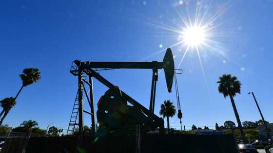 Oil prices tumble as Iran fears ease, yen weakens after Japan polls
