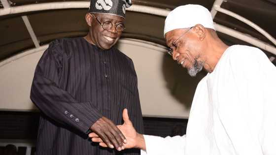Bayan shekaru 23 tare, tsohon Gwamnan APC ya raba jiha da Uban gidansa Bola Tinubu