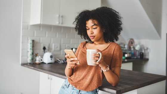 How to start a conversation with a girl: Simple tips to get you started