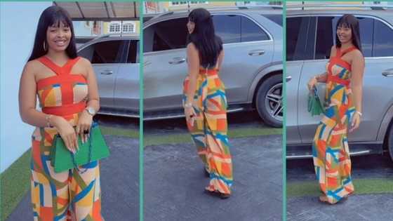 "I have never seen this kind of beauty": Fair lady with clean skin catwalks stylishly in video