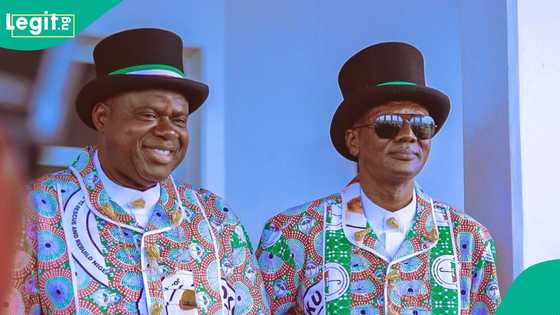 Hankula sun tashi, mataimakin gwamna ya fadi a ofis, an wuce da shi asibiti