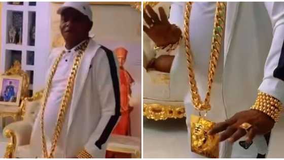 Trending video of traditional ruler flaunting huge gold chain sparks reactions: "Vanity upon vanity"