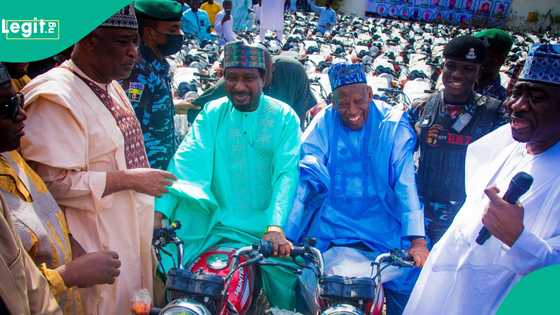 Barau ya rikita Kano da kyautar motoci da babura, ya yi alkawari ga matasa da malamai