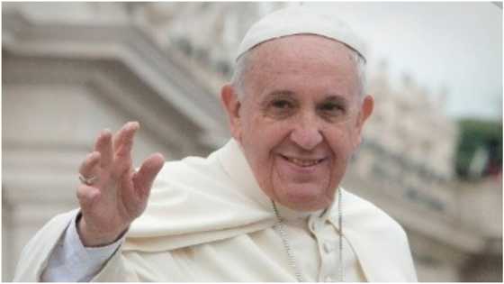 Pope advises hairdressers and beauticians to stop gossiping during work