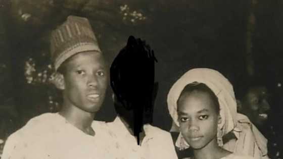 Duba tsoffin hotunan Gwamna Ganduje da matarsa yayin da suke shan amarci