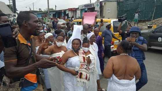 Not scared of police? Traditional worshippers join Yoruba nation rally in Lagos, appear in white wrapper
