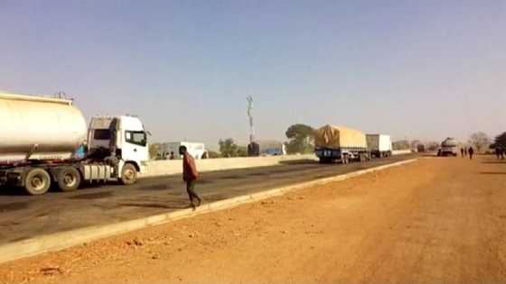 Direbobin Manyan Motocci Da Suke Katse Hanyar Kaduna Zuwa Kano Sun Janye Motoccinsu Bayan Awa 48