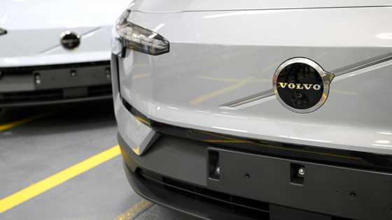 Volvo Cars swings into loss on electric vehicles, tariffs
