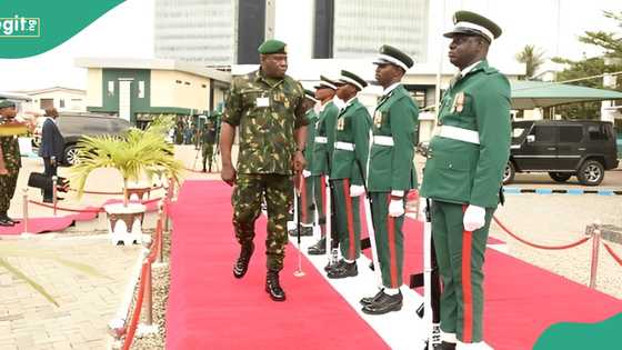 Zuwan hafsan sojoji ya kawo alheri, ya yi wa dakaru albashir bayan kara alawus