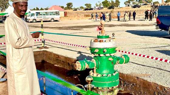 Hotuna da bidiyon Wajen Hakar Arzikin Mai Na Farko A Arewa Da Buhari Zai Kaddamar Yau