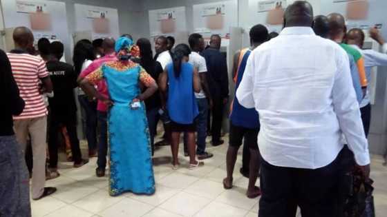 Wahala Ta Kare: Bankuna Sun Fito Aiki Suna Baiwa Mutane Takardun Naira a Watan Ramadan