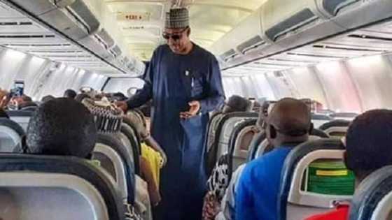 Hotunan Gwamna Zulum a kujerar 'gama-gari' ta jirgin sama sun jawo cece-kuce