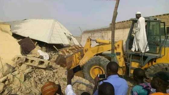 Bidiyo da hoto: Rushe gidan da masu garkuwa da mutane suka boye surukin Buhari a birnin Kano