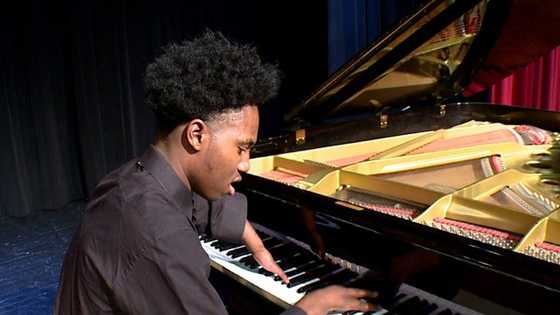 Teenage amputee born with 4 fingers who taught himself piano becomes inspiration to many