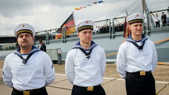 Germany reviews warship order after delays