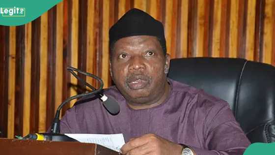 Shugaban majalisar dokokin jihar da aka tsige ya ɗau zafi, ya ce yana nan daram a kujerarsa