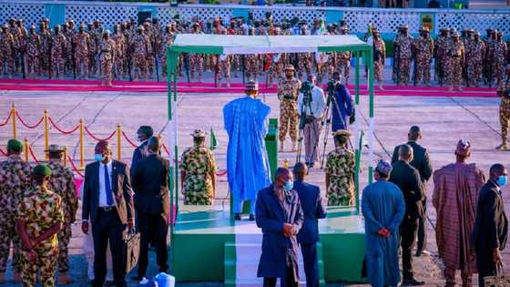 'Yan ta'adda za su gane kurensu: Kayan yaƙin da na siyo daga Amurka sun fara isowa, Buhari