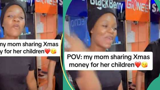 “God bless mothers”: Mother shares N3000 each to her grown-up daughters, they appreciate it