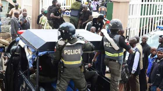 Ke duniya: Matashi ya kashe mahaifinsa, ya babbaka gawarsa