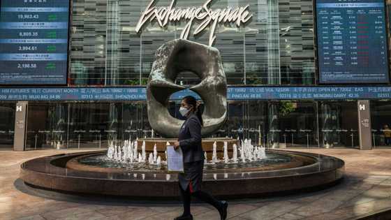 Traders brush off new Trump threats to extend stocks rally