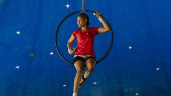 Senegalese circus troupe teaches kids to dream