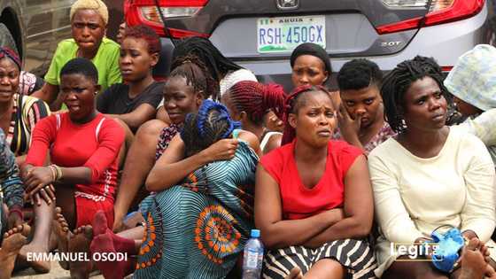 I was without clothes when they came to arrest us - Lady cries out (videos)