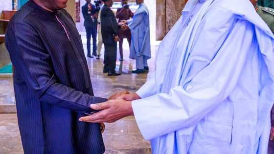 BREAKING: Buhari holds closed-door meeting with Jonathan after meeting with service chiefs (photos)
