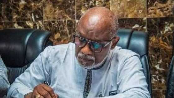 Da Ɗumi-Ɗumi: Gwamna Akeredolu ya rattaba hannu kan dokar hana kiwo a fili