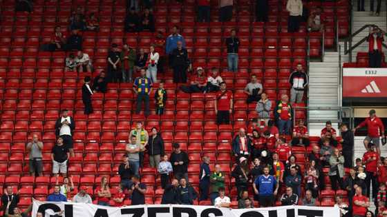 Man Utd share price tumbles with club sale in question
