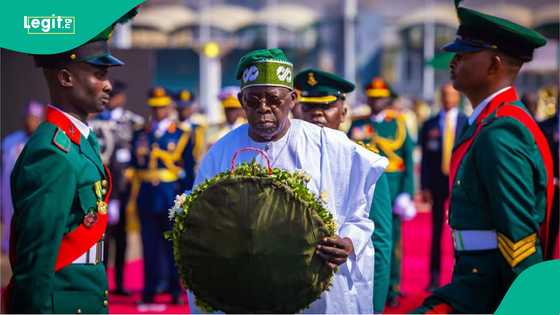 Tinubu ya yi abun mamaki, ya sadaukar da dukkan albashinsa na shekaru 3 ga sojoji