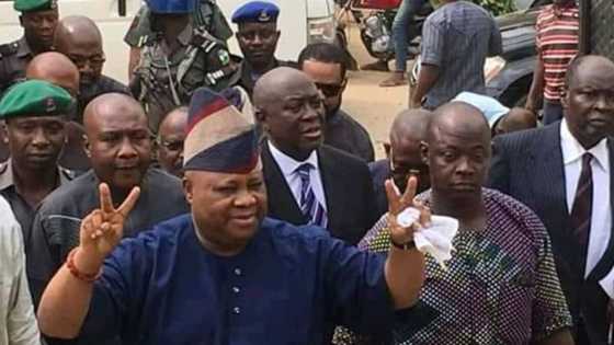 Video of Davido's uncle boasting of dollars, pounds, Euros trends on line