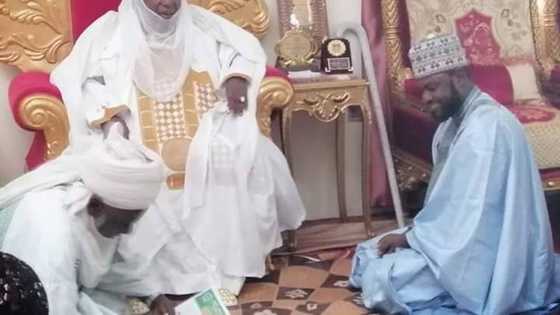 Yanzu-yanzu: Adam A Zango ya mikawa sarkin Zazzau fom 101 na yaran da ya biyawa kudin makaranta (Hotuna)