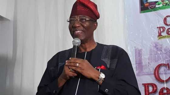 Gunshots, chaos as EFCC operatives allegedly storm APC ex-governor's hotel