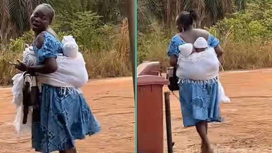 Mother straps twin babies to her back at the same time with wrapper, video stuns viewers