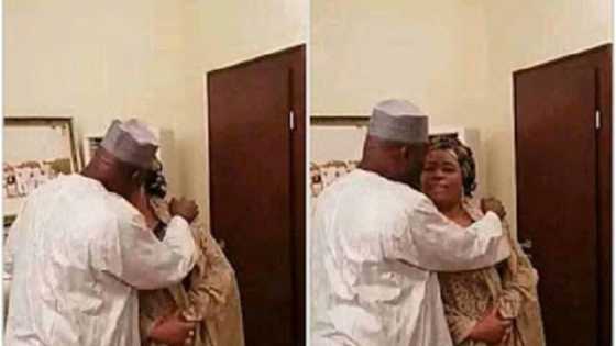 Matar da Atiku ke sumbanta mahaifiya ta ce - wani bawan Allah yayi bayani