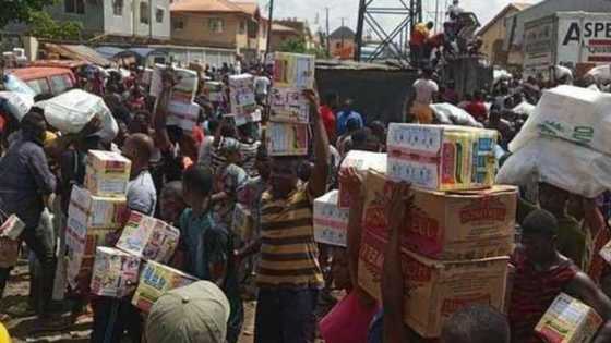 Tallafin korona: Wasu jihohin sun fito da kayan abinci, sun fara raba wa talakawa