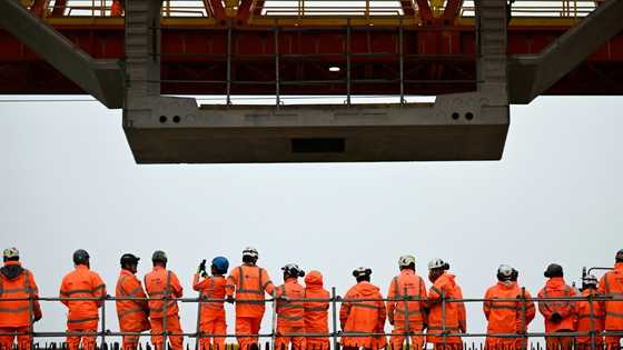 UK meets bridge milestone on new high-speed rail track