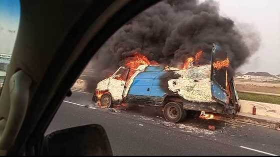 Breaking: Truck laden with sacks on fire on third mainland bridge