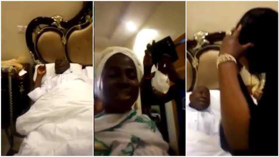 Video captures emotional moment Olubadan played and sang with his family members before he died, many react