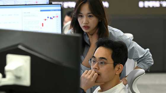 Stocks struggle as Trump unveils new tariff sweep offsets earnings