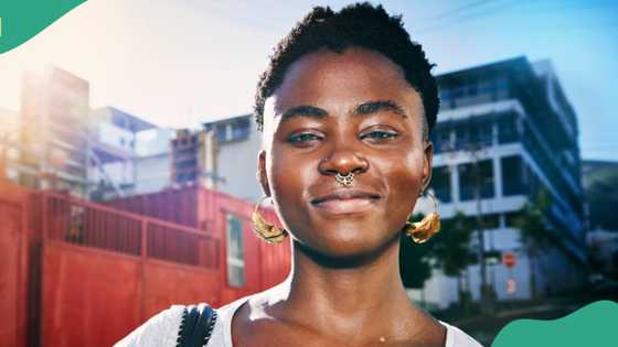 Lady gets a mustache nose ring, shows struggle in wearing it: "Drug don finish her"