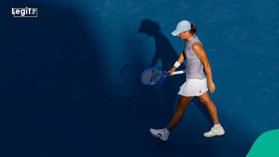 Tennis star stops cameraman from filming her while trying to remove her clothes on court, video