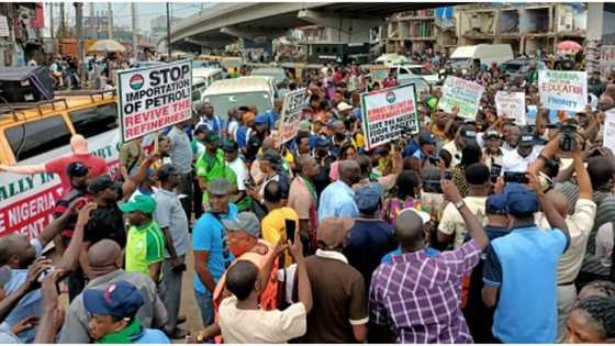 BREAKING: Heavy security presence in Lagos as NLC begins massive solidarity protest