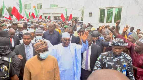 Yan Majalisu Biyu Da Dubbannin Yan Siyasa Sun Sauya Sheka Zuwa PDP a Gangamin Atiku