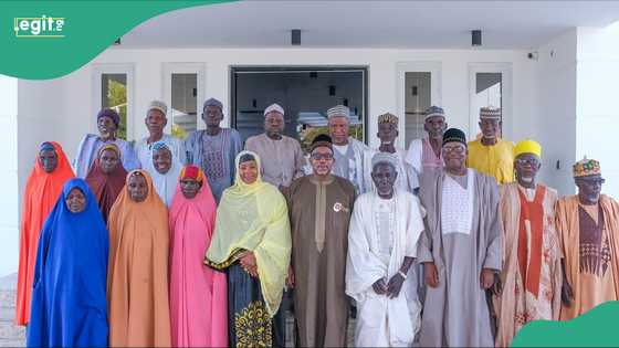Gwamnan Bauchi ya shirya liyafa ga abokansa da suka yi yarinta a firamare